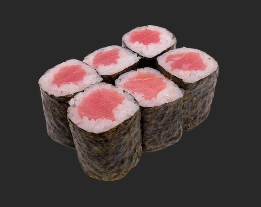 R4 Tuna Maki/ Raw Fish.